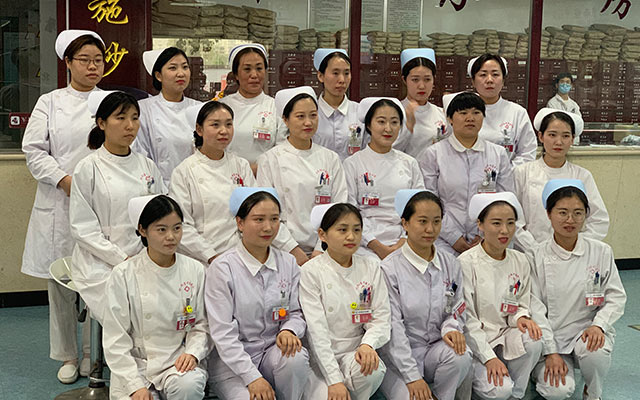 【5.12护士节】江南在线登录入口-江南（中国）
举办茶话会白衣天使受表彰(图1)