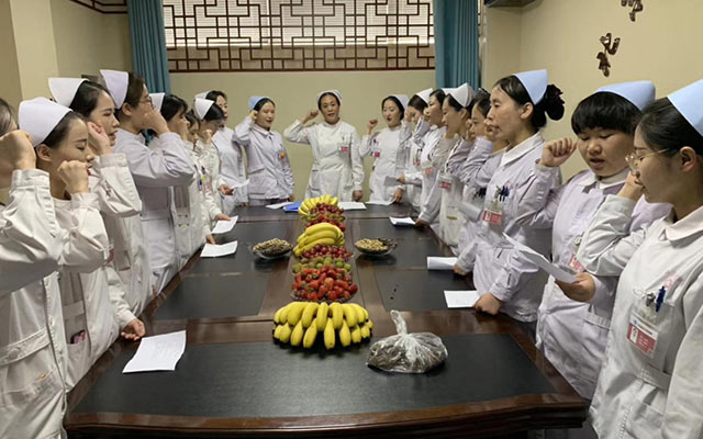 【5.12护士节】江南在线登录入口-江南（中国）
举办茶话会白衣天使受表彰(图2)