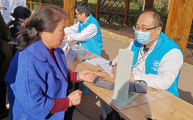 【学雷锋日】江南在线登录入口-江南（中国）
举办“爱满京城，牵手智慧家医”志愿服务活动(图5)